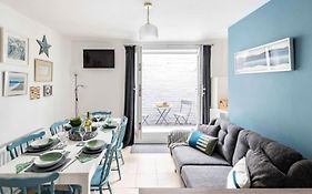 Seabreeze Pet Friendly 3 Bedroom House By The Sea